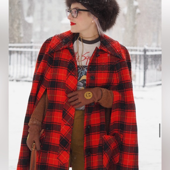 Vintage 1970’s Pendleton Wool Red Cape - Picture 3 of 12